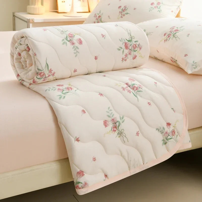 New Floral Print Soft Comfortable Quilt
