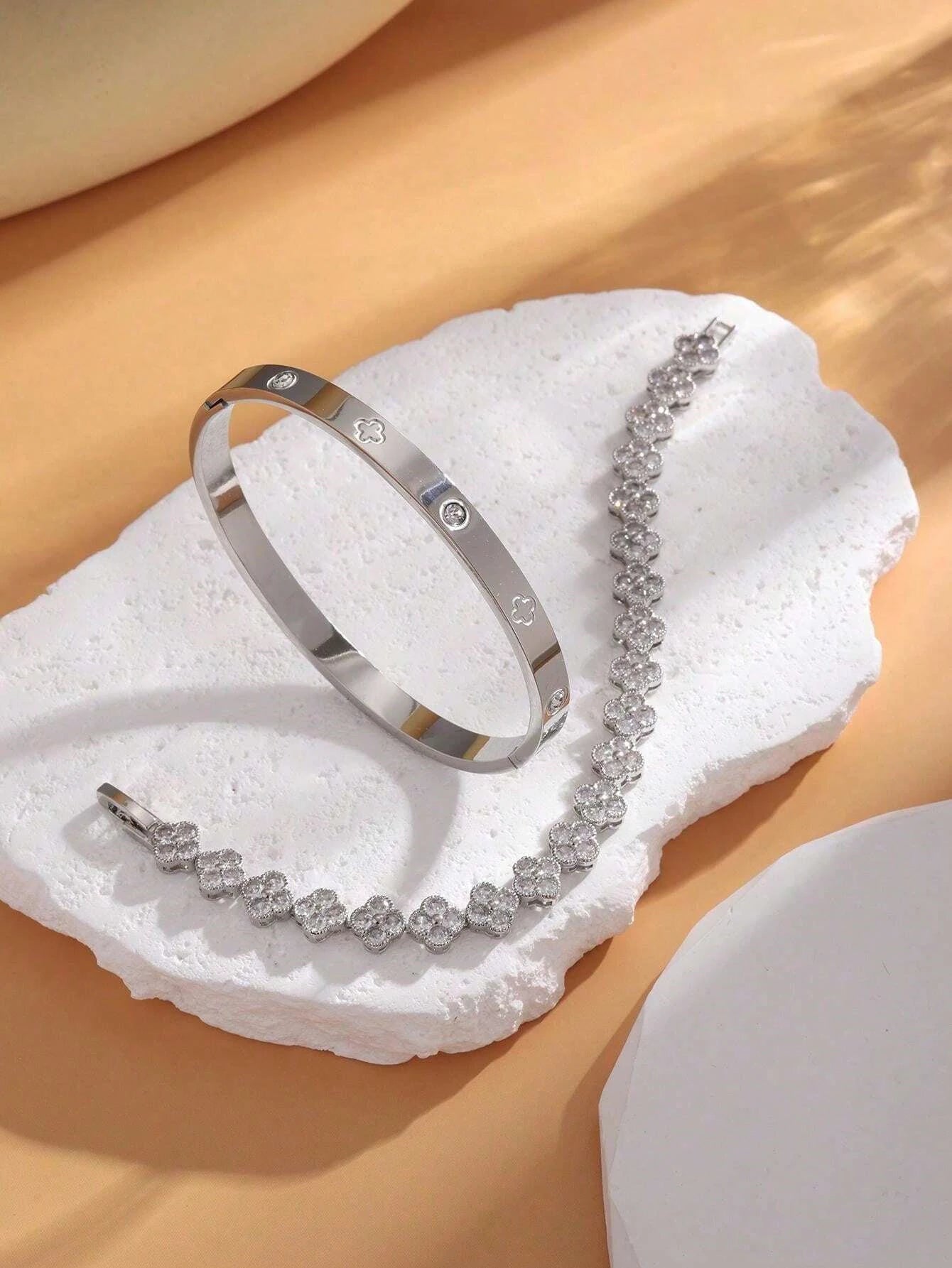 Delicate Lucky Clover Bracelet