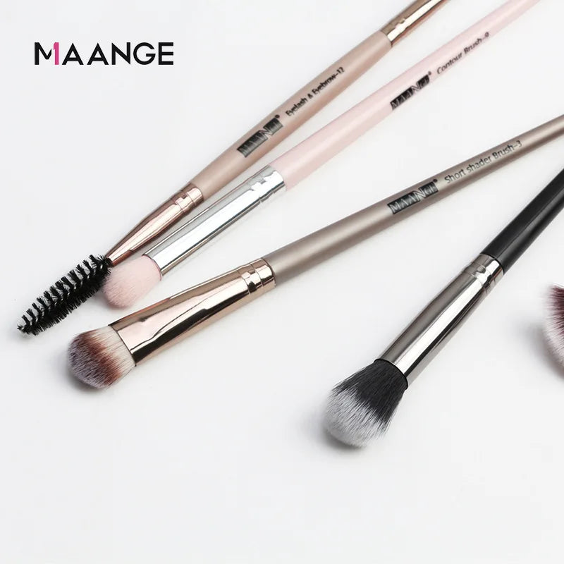 Makeup brushes set professional
