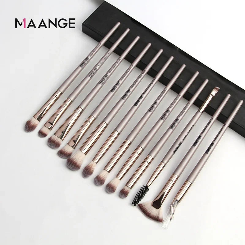 Makeup brushes set professional