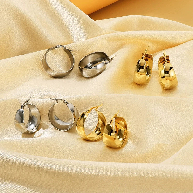 Glossy Curved Round Earrings