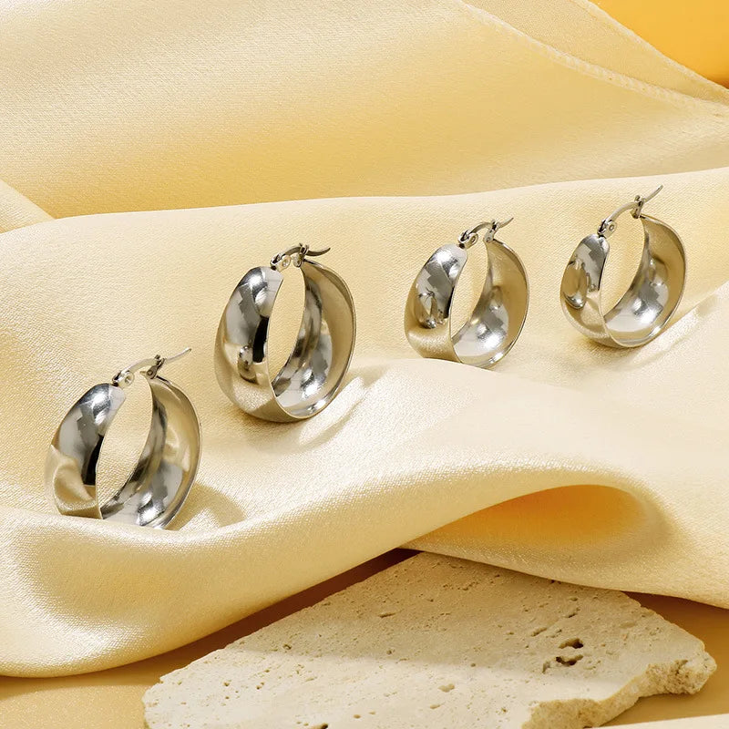 Glossy Curved Round Earrings