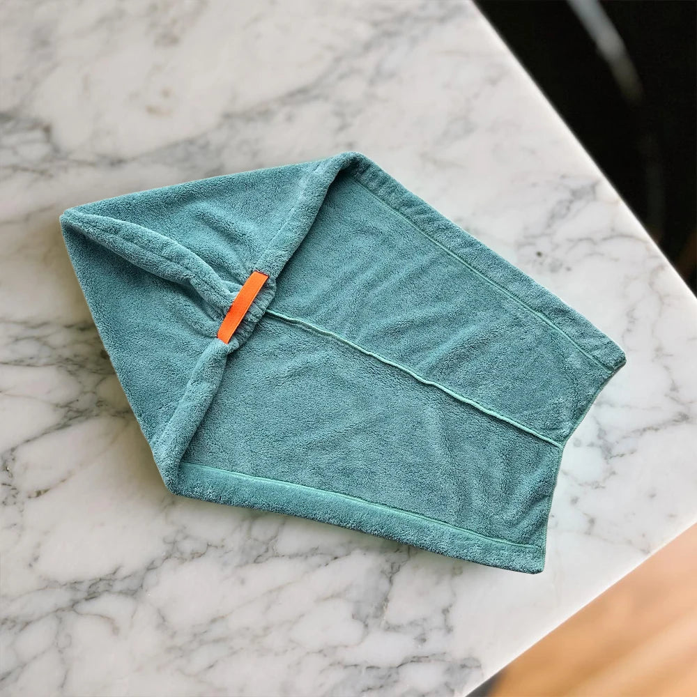 Wide tailed dry hair cap