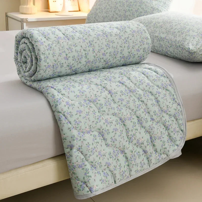 New Floral Print Soft Comfortable Quilt