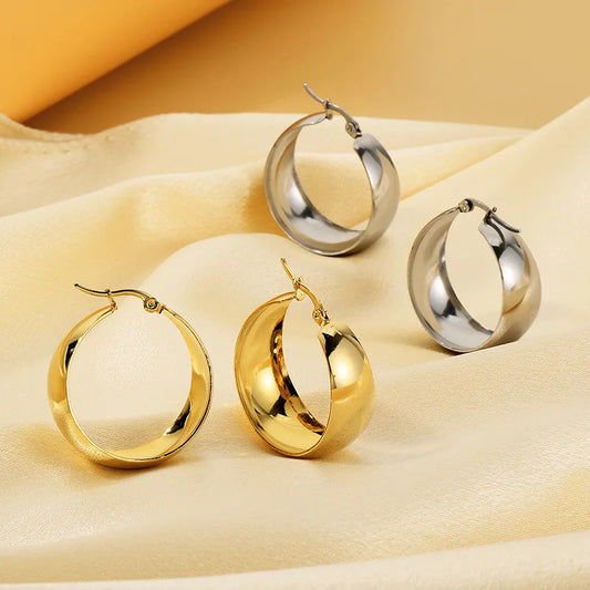 Glossy Curved Round Earrings