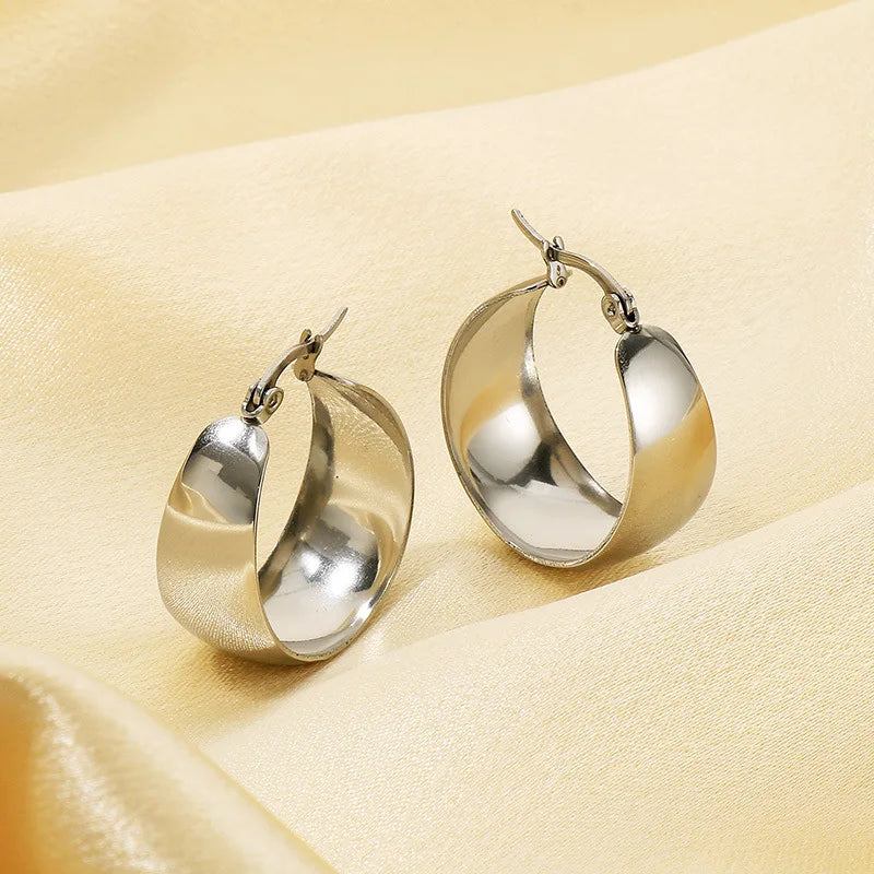 Glossy Curved Round Earrings