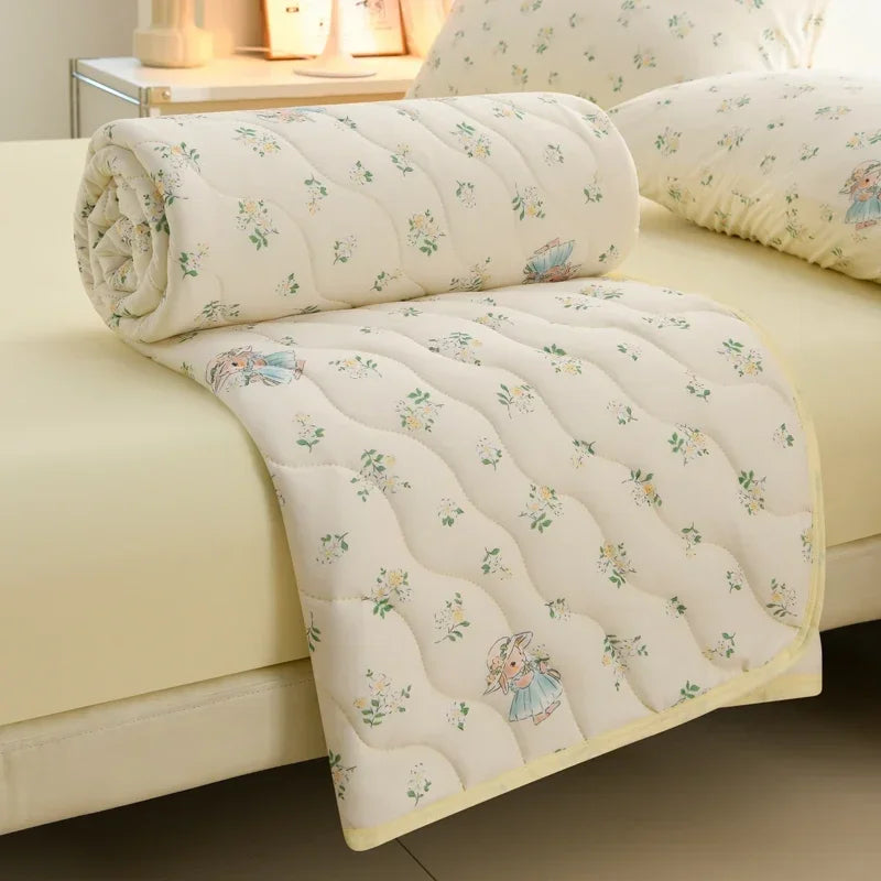 New Floral Print Soft Comfortable Quilt