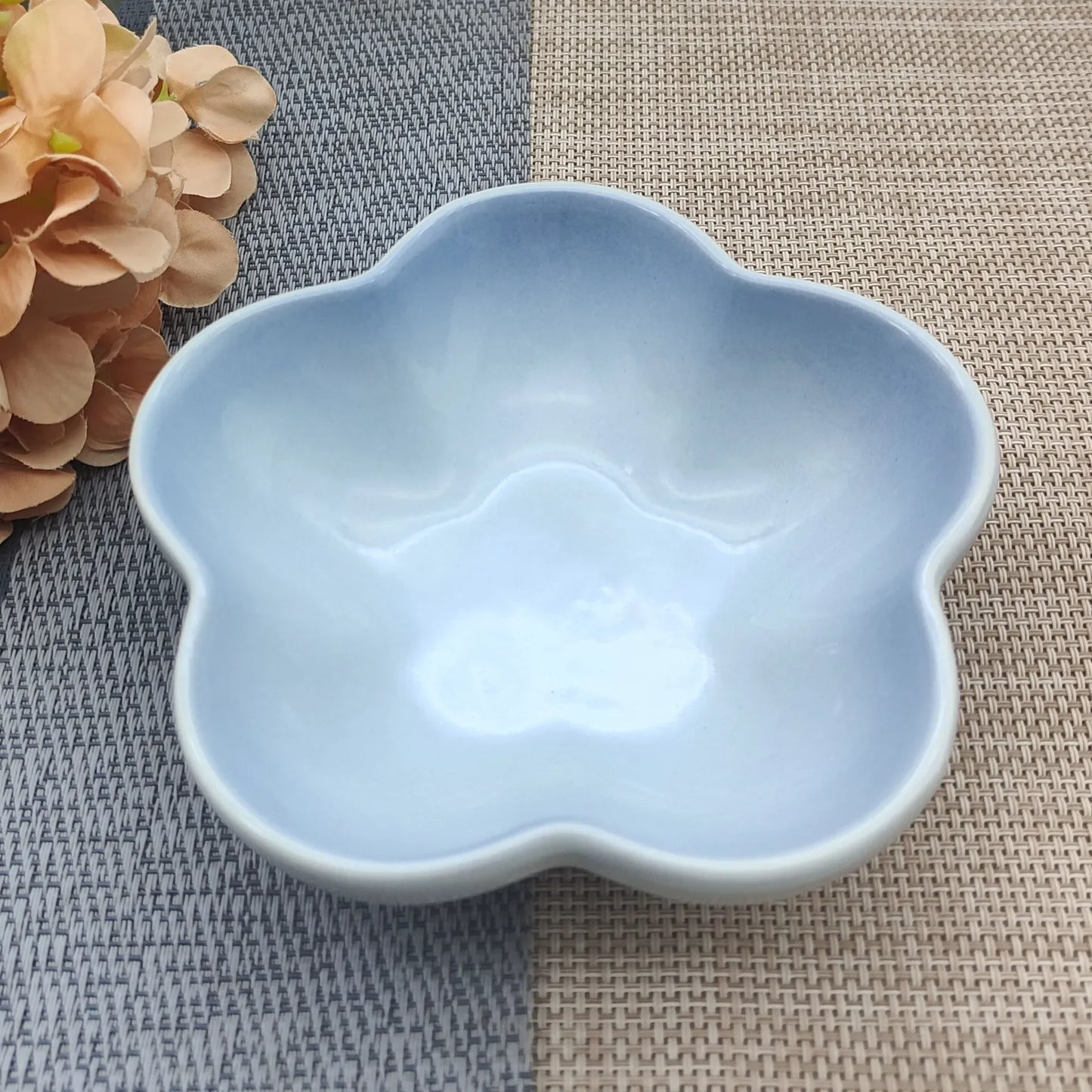 5 Inch Creative Flower Ceramic Bowl Small Deep Dish Solid Color Ceramic Bowl Small Dish Dip Dish Home Kitchen Supplies Gift